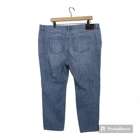 LRL Lauren Jeans Co. Women's Light Wash Cropped Boyfriend Fit Jeans, Size 16W - Picture 2 of 11